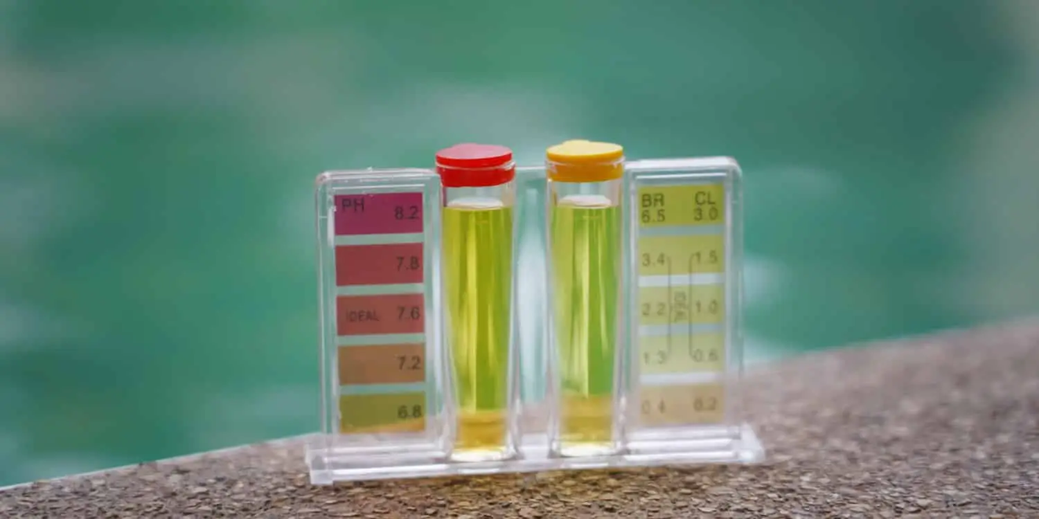 test kit used to prevent pool algae growth