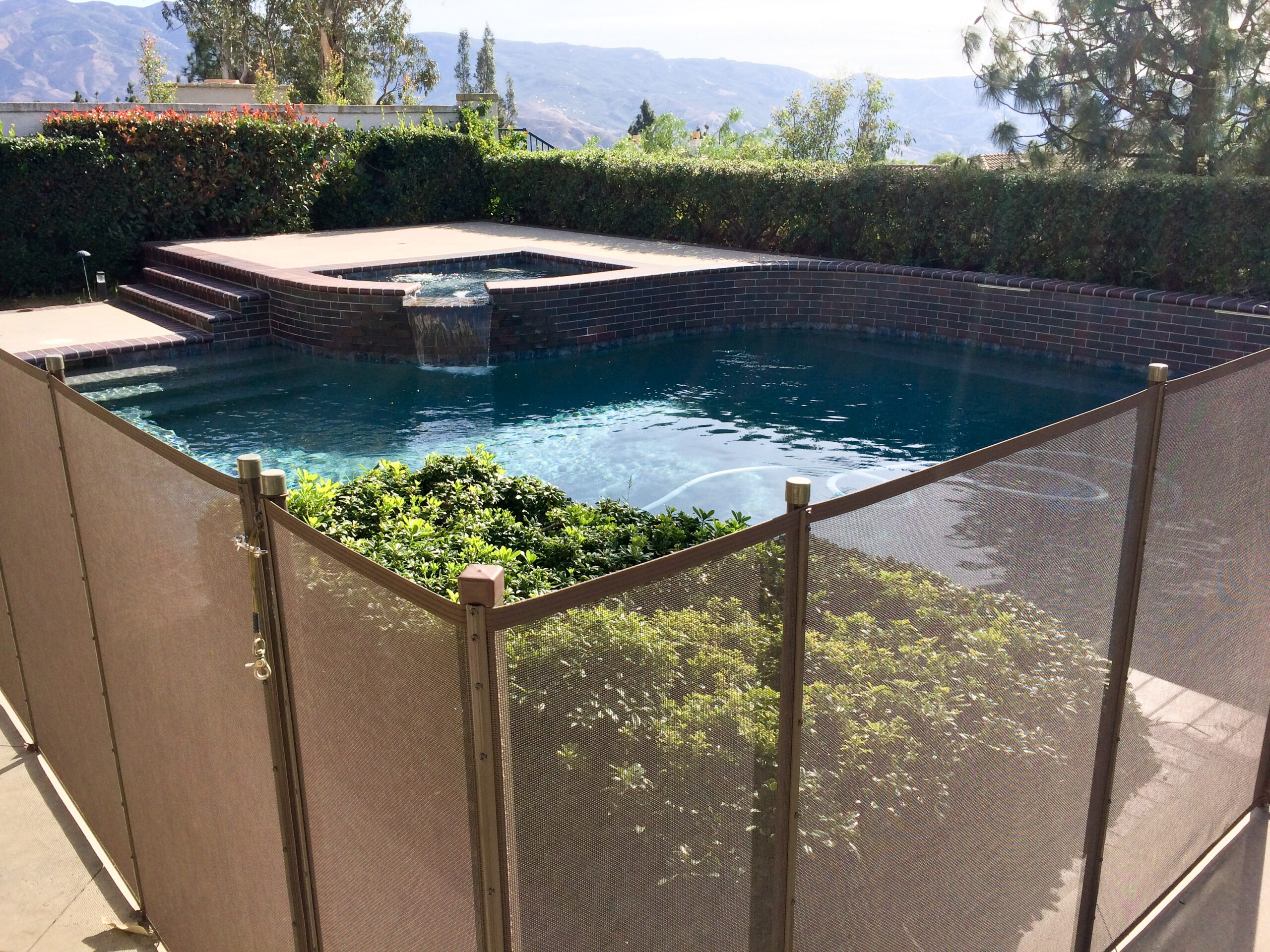 fence around a pool for pool safety